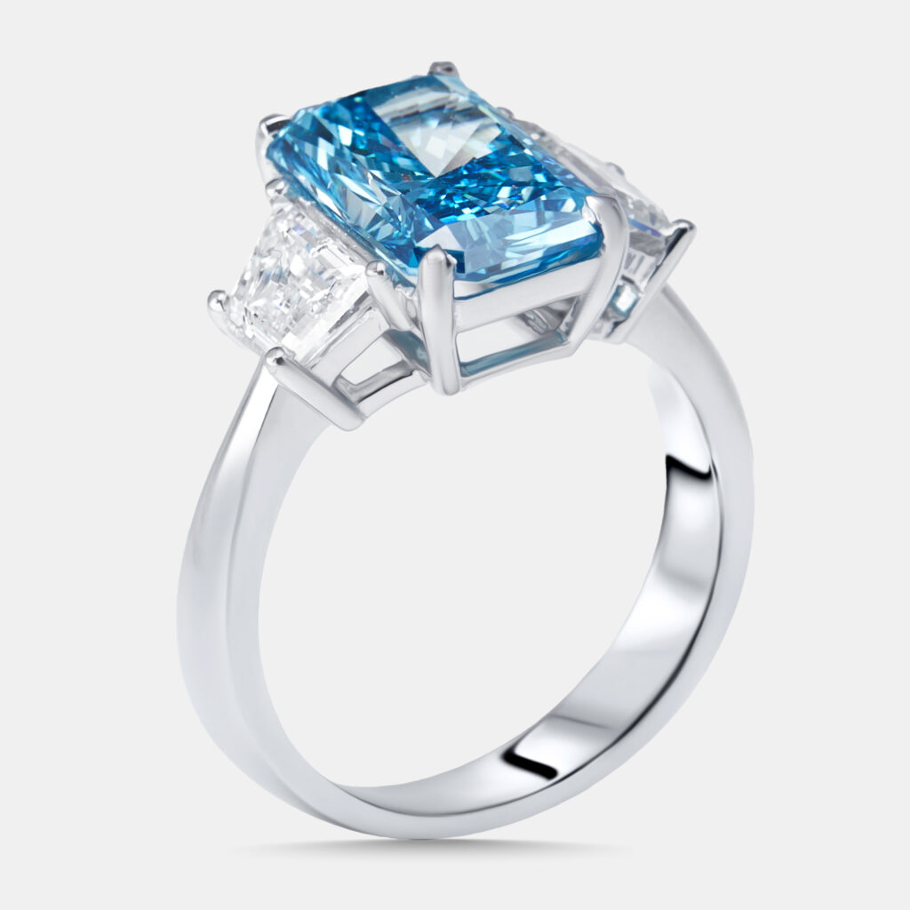 4 cts Vivid Blue Radiant, Trapazoid Lab Grown Diamonds 18k White Gold Ring Size 52 4 cts Vivid Blue Radiant, Trapazoid Lab Grown Diamonds 18k White Gold Ring Size 52