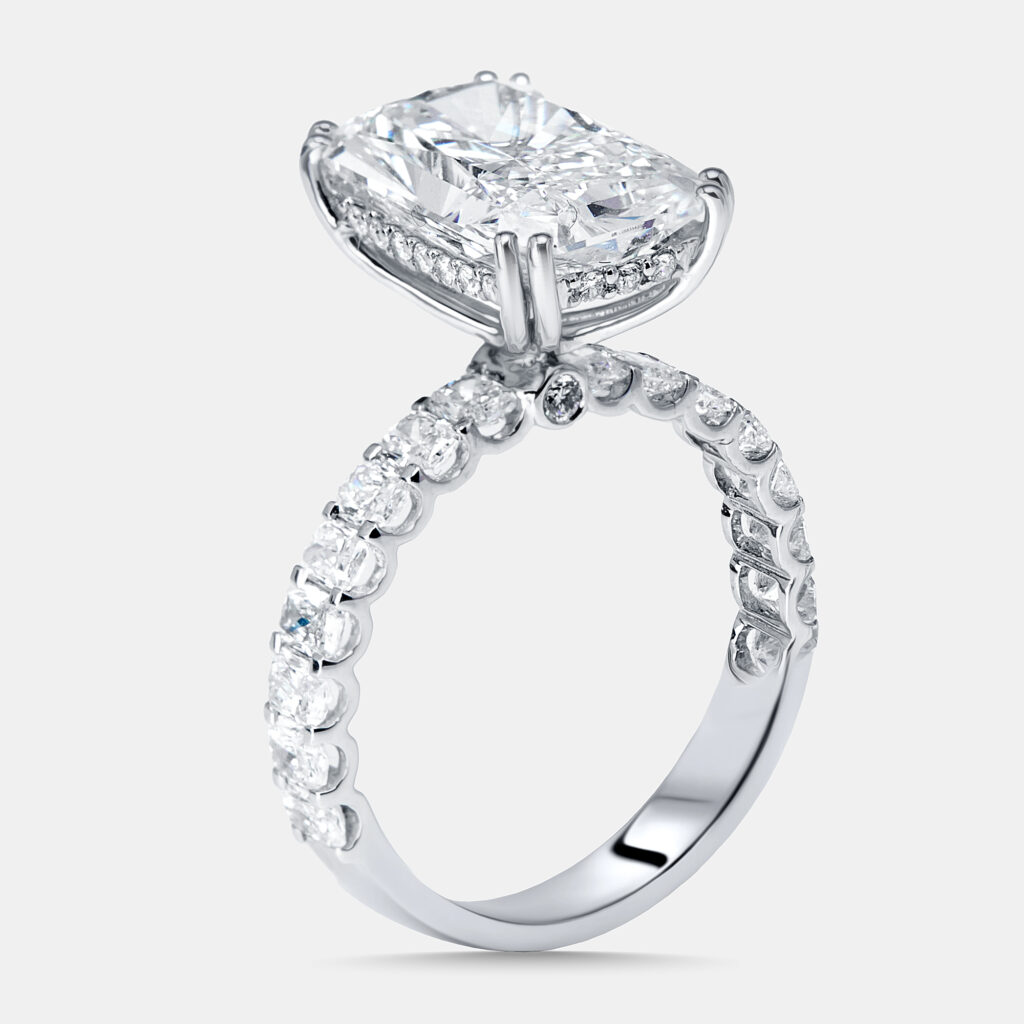6.4 cts Radiant, Round Lab Grown Diamonds 18k White Gold Ring Size 53 6.4 cts Radiant, Round Lab Grown Diamonds 18k White Gold Ring Size 53