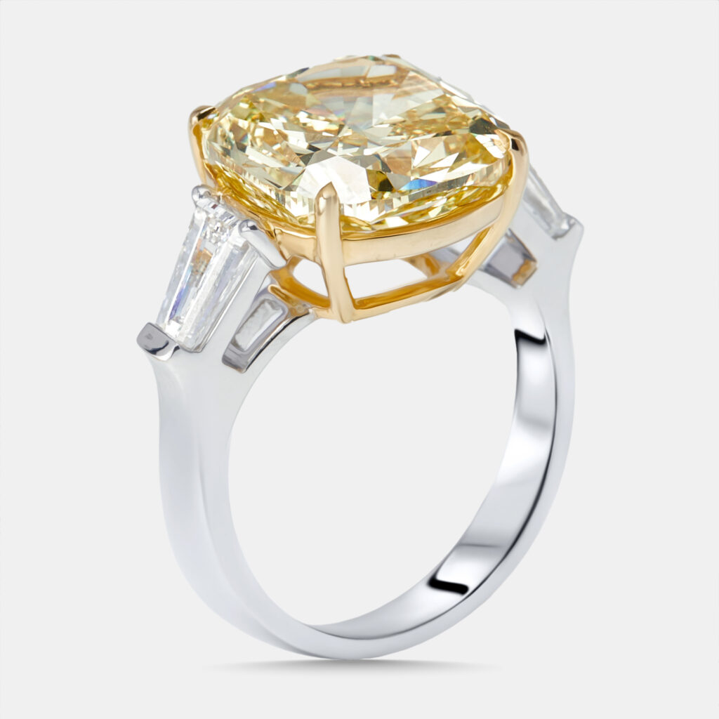 9.22 cts Fancy Yellow Cushion, Trapezoid Lab Grown Diamonds 18k Two Tone Gold Ring Size 53 9.22 cts Fancy Yellow Cushion, Trapezoid Lab Grown Diamonds 18k Two Tone Gold Ring Size 53