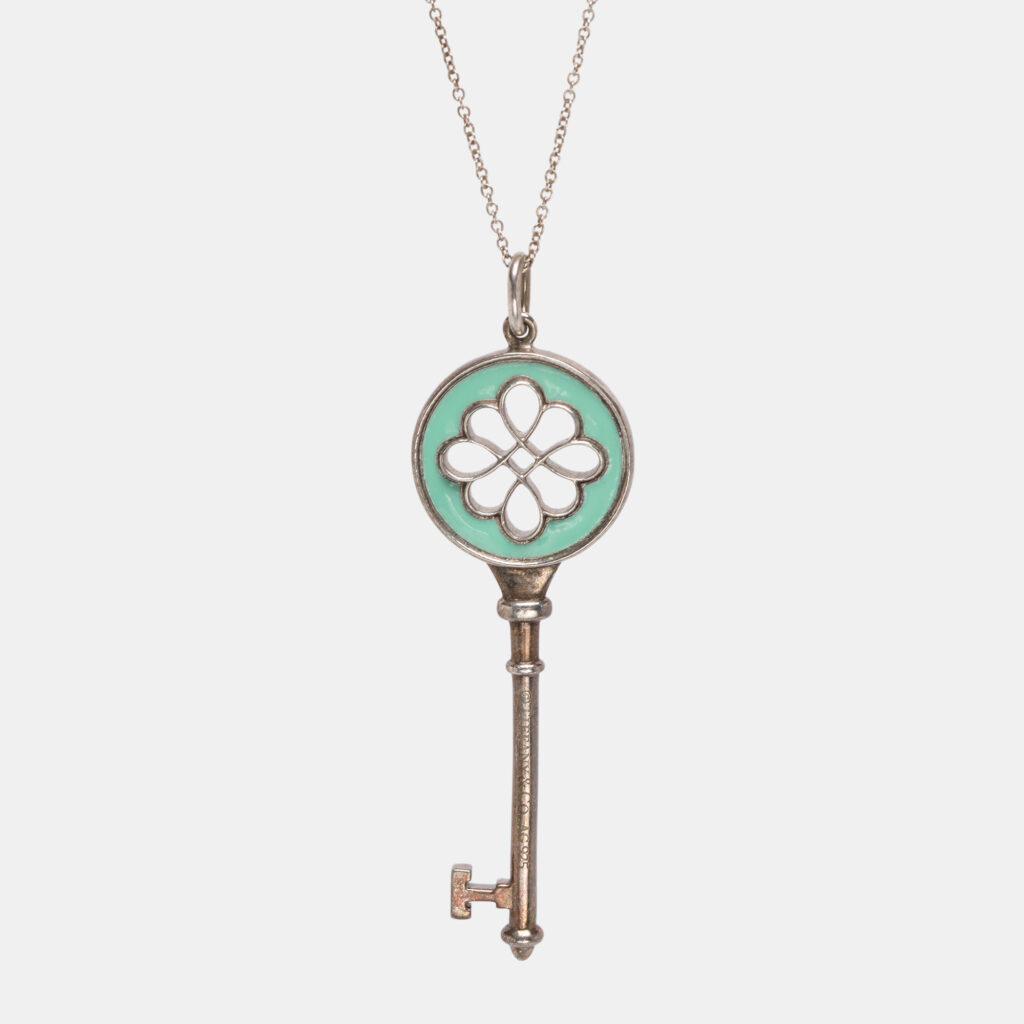 Tiffany & Co. Knot Key Enamel Silver Pendant Oval Chain Link Necklace Tiffany & Co. Knot Key Enamel Silver Pendant Oval Chain Link Necklace
