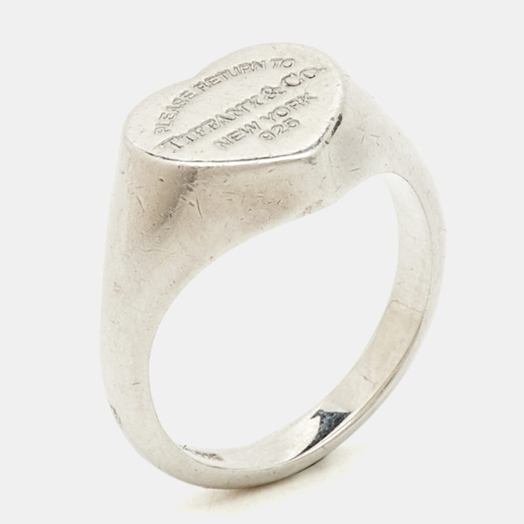 Tiffany & Co. Return To Tiffany Silver 925 Heart Signet Ring Size 50 Tiffany & Co. Return To Tiffany Silver 925 Heart Signet Ring Size 50