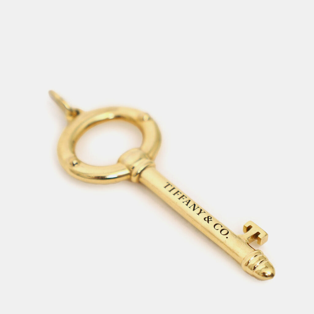 Tiffany & Co. 18K Yellow Gold Oval Key Pendant Tiffany & Co. 18K Yellow Gold Oval Key Pendant