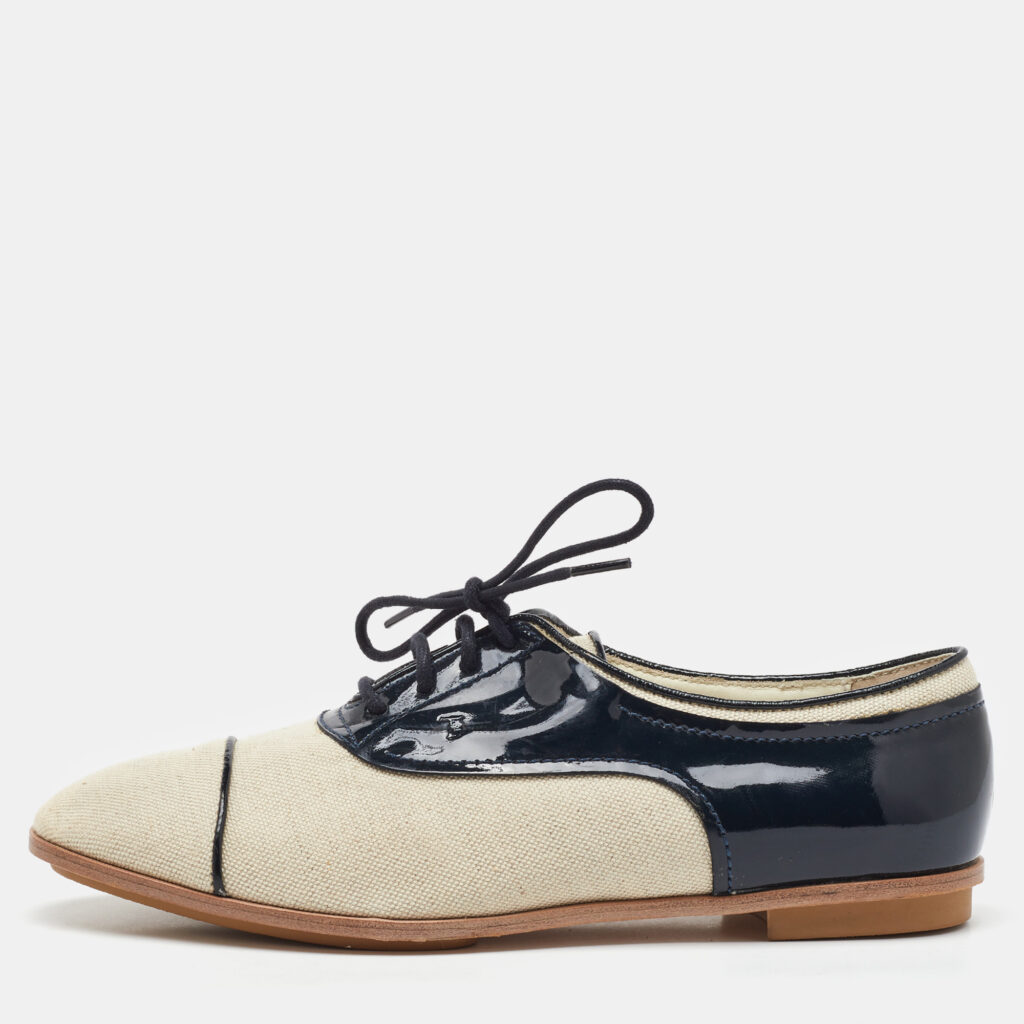 Tod’s Beige/Navy Blue Canvas and Patent Leather Lace Up Oxford Size 38 Tod’s Beige/Navy Blue Canvas and Patent Leather Lace Up Oxford Size 38