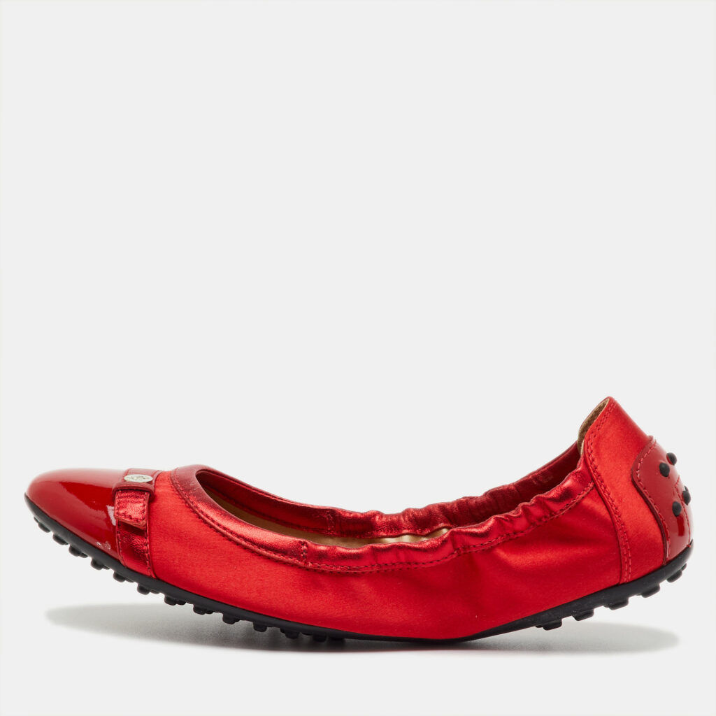 luxury-women-tods-used-shoes-p1240750-001.jpg Tod’s For Ferrari Red Patent Leather and Satin Scrunch Ballet Flats Size 38