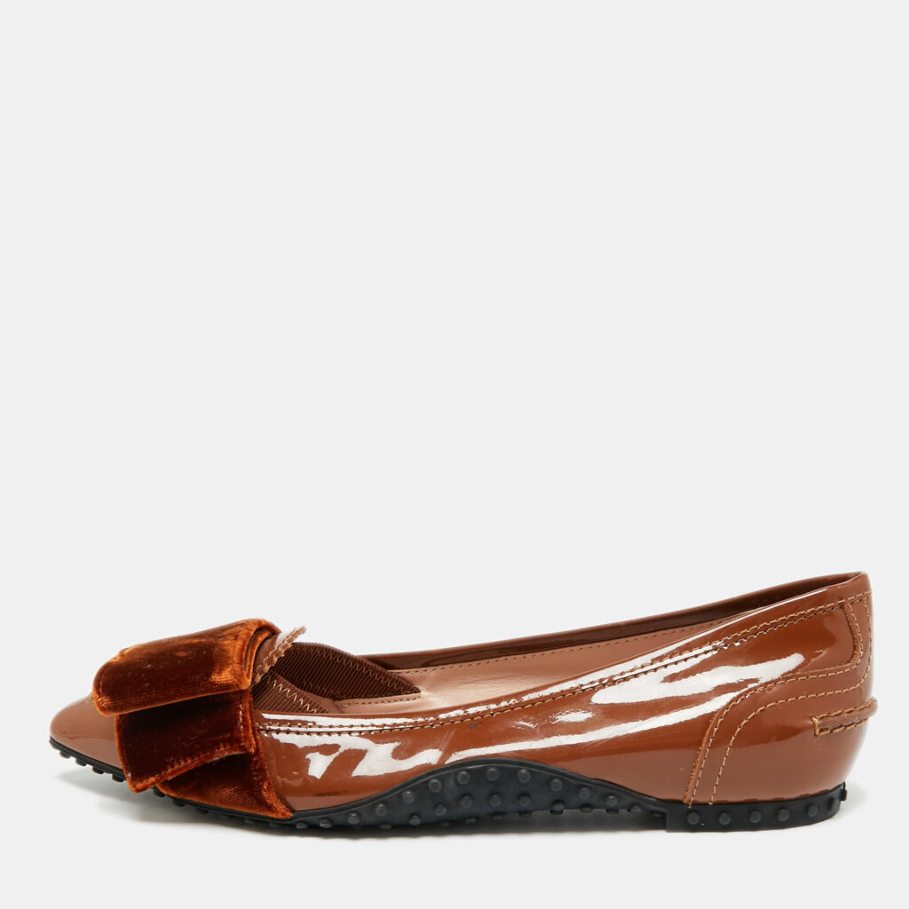 Tod's Size 35.5 Brown Patent Leather Bow Loafers Tod's Size 35.5 Brown Patent Leather Bow Loafers