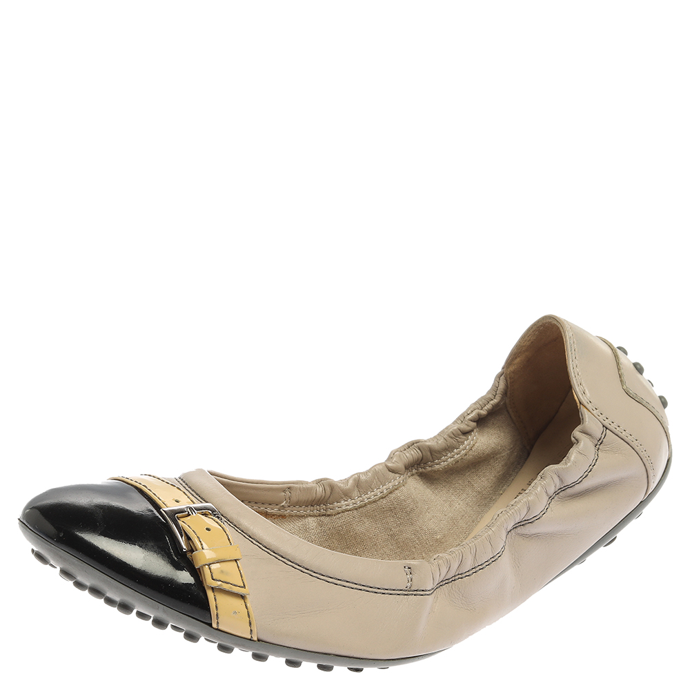 Tod's Beige/Black Leather And Patent Leather Cap Toe Buckle Detail Scrunch Ballet Flats Size 38 Tod's Beige/Black Leather And Patent Leather Cap Toe Buckle Detail Scrunch Ballet Flats Size 38