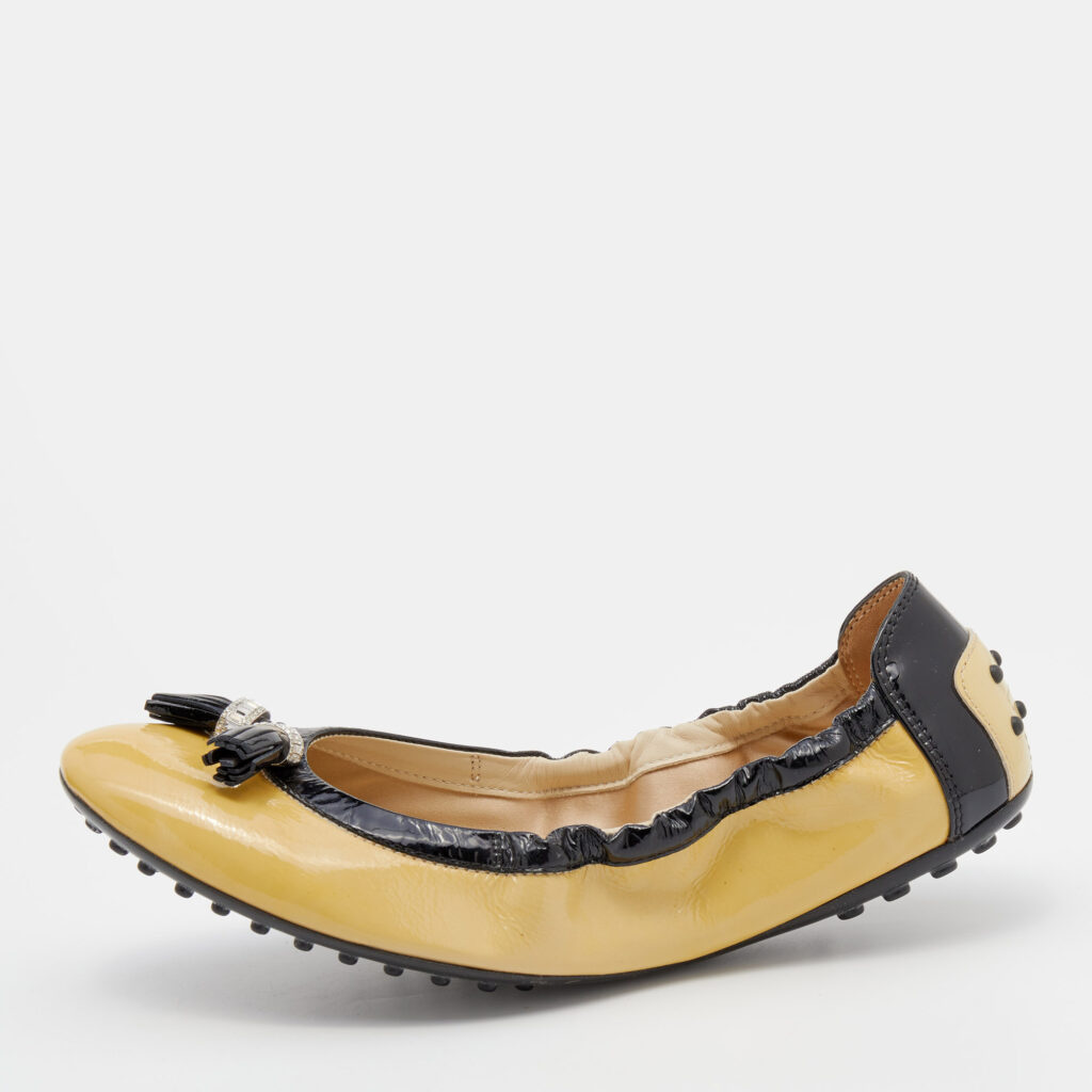 Tod's Beige Patent Leather Embellished Tassel Scrunch Ballet Flats Size 39.5 Tod's Beige Patent Leather Embellished Tassel Scrunch Ballet Flats Size 39.5
