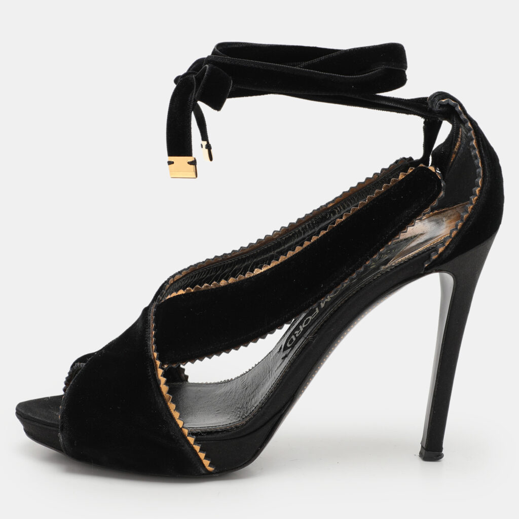 luxury-women-tom-ford-used-shoes-p1096162-002-1.jpg Tom Ford Black Velvet Peep Toe Pumps Size 40