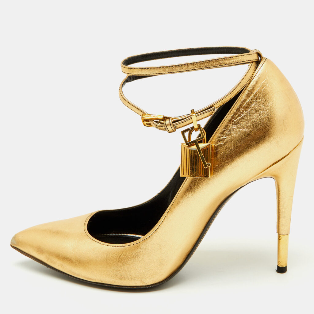Tom Ford Metallic Gold Leather Padlock Pointed Toe Pumps Size 39 Tom Ford Metallic Gold Leather Padlock Pointed Toe Pumps Size 39