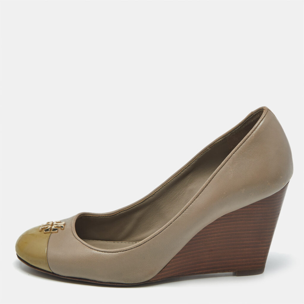 Tory Burch Grey/Beige Leather Reva Logo Cap Toe Wedge Pumps Size 35.5 Tory Burch Grey/Beige Leather Reva Logo Cap Toe Wedge Pumps Size 35.5