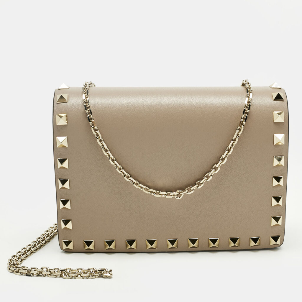 Valentino Beige Leather Rockstud Chain Clutch Valentino Beige Leather Rockstud Chain Clutch