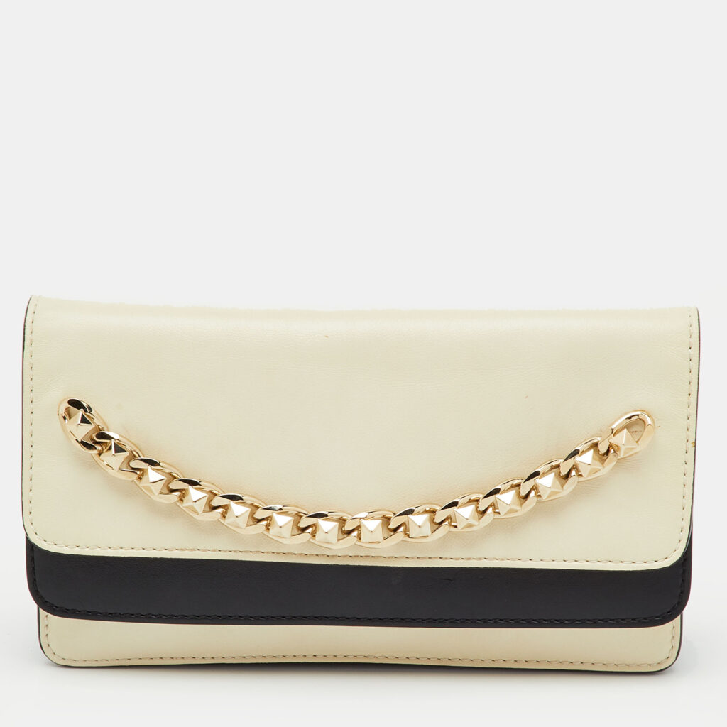 luxury-women-valentino-used-handbags-p1241208-018.jpg Valentino Cream/Black Leather Rockstud Chain Link Flap Clutch