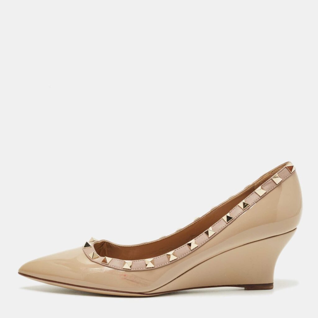 Valentino Beige Patent Leather Rockstud Pointed Toe Wedge Pumps Size 39.5 Valentino Beige Patent Leather Rockstud Pointed Toe Wedge Pumps Size 39.5