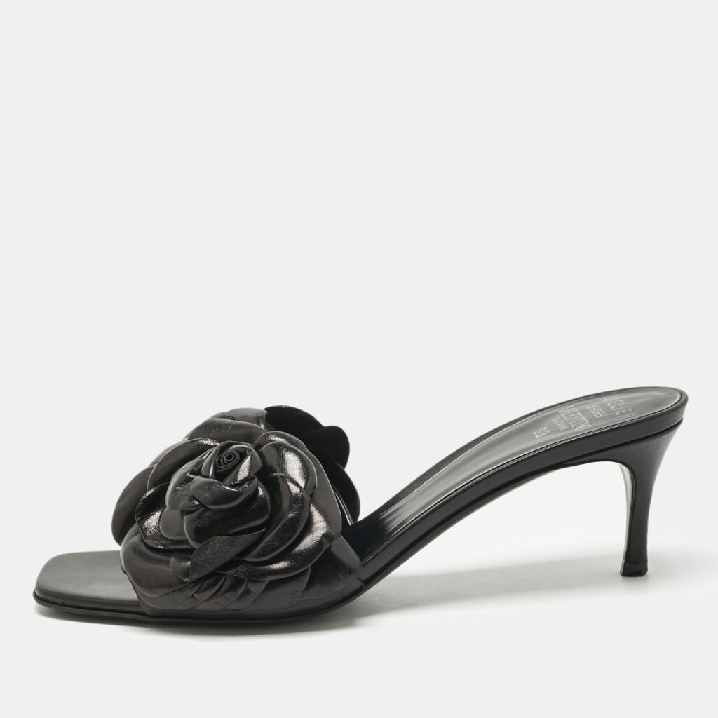 Valentino Black Leather Rose Atelier 03 Slide Sandals Size 38 Valentino Black Leather Rose Atelier 03 Slide Sandals Size 38