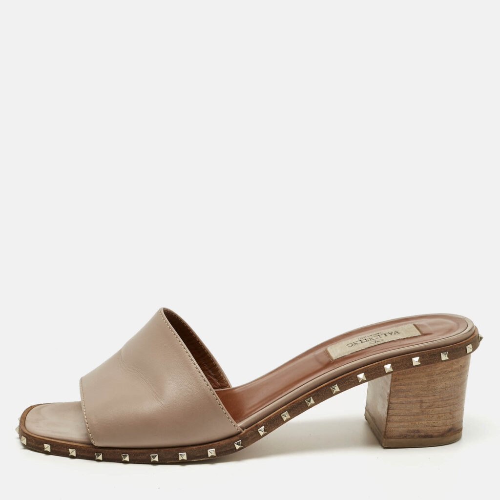 Valentino Beige Leather Rockstud Slide Sandals Size 38 Valentino Beige Leather Rockstud Slide Sandals Size 38