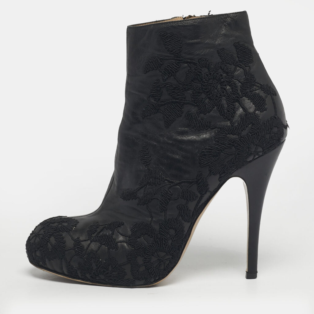 Valentino Black Embroidered Leather Zip Ankle Boots Size 39 Valentino Black Embroidered Leather Zip Ankle Boots Size 39
