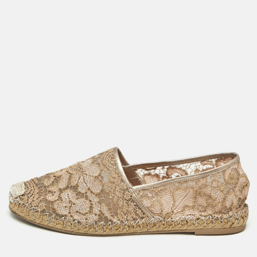luxury-women-valentino-used-shoes-p1229367-010.jpg Valentino Beige/Gold Lace and Leather Espadrille Flats Size Size 39