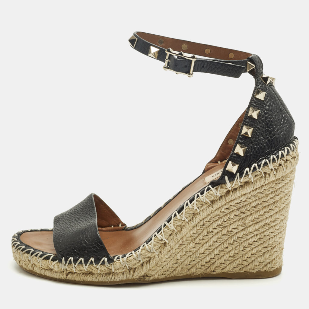 Valentino Rockstud Size 39 Black Leather Wedge Sandals Valentino Rockstud Size 39 Black Leather Wedge Sandals