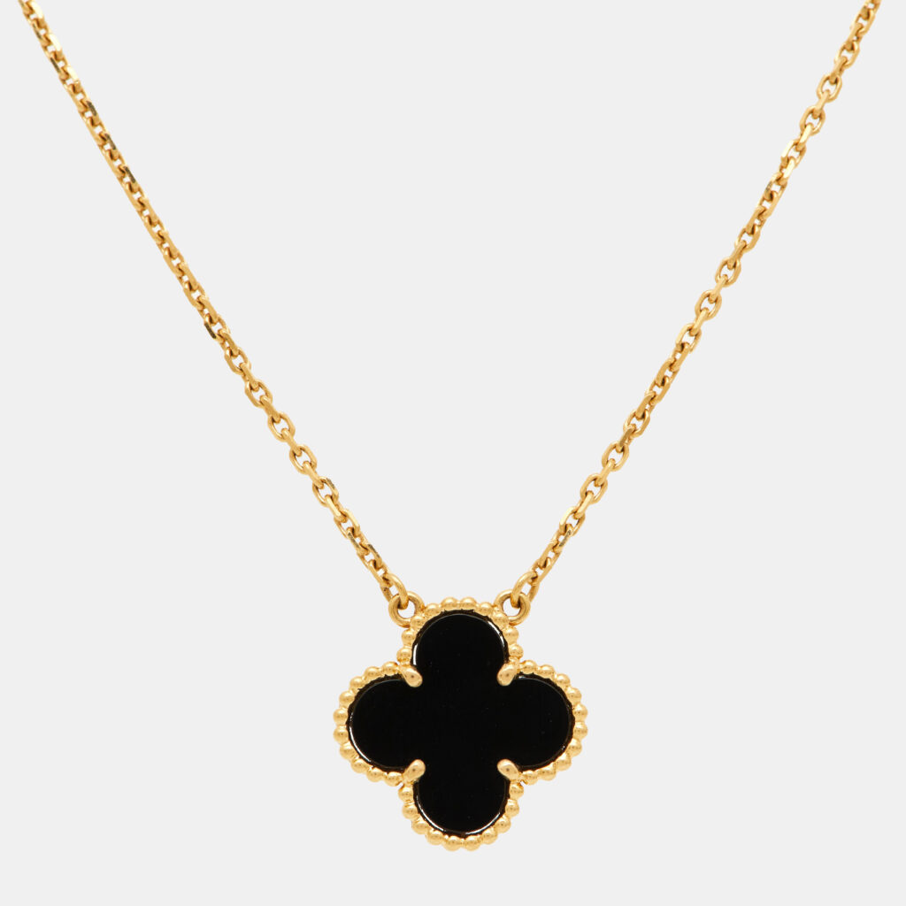 Van Cleef & Arpels Vintage Alhambra Onyx 18k Yellow Gold Pendant Necklace Van Cleef & Arpels Vintage Alhambra Onyx 18k Yellow Gold Pendant Necklace