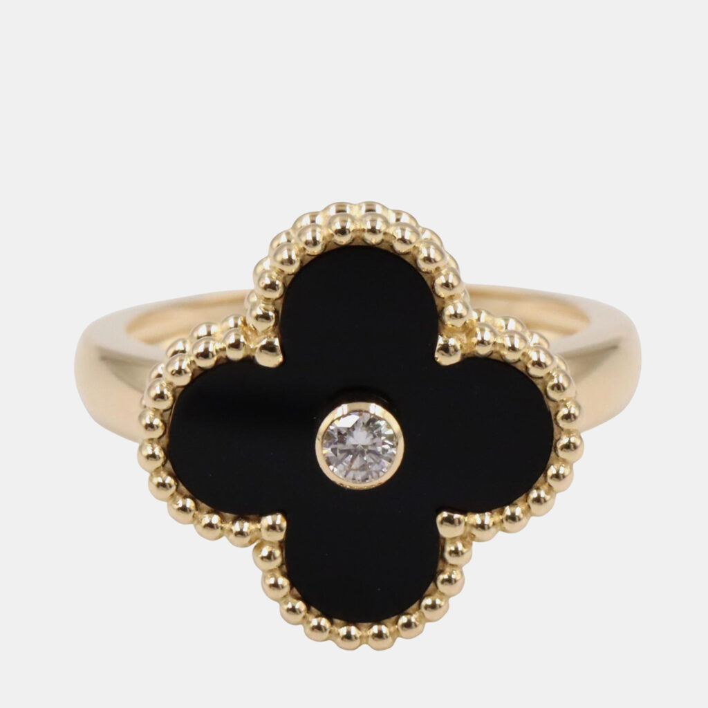 Van Cleef & Arpels Vintage Alhambra Onyx 18K Yellow Gold Ring EU 53 Van Cleef & Arpels Vintage Alhambra Onyx 18K Yellow Gold Ring EU 53
