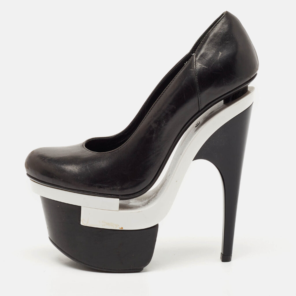 Versace Black/White Leather Triple Platform Pumps Size 35 Versace Black/White Leather Triple Platform Pumps Size 35