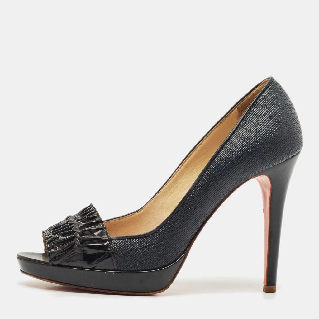 Versace Black Coated Raffia and Patent Leather Peep Toe Pumps Size 38 Versace Black Coated Raffia and Patent Leather Peep Toe Pumps Size 38