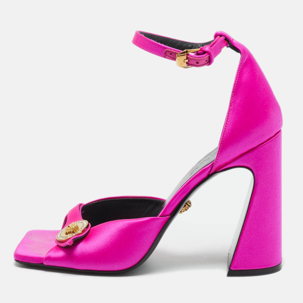 Versace Pink Satin Medusa Block Heel Ankle Strap Sandals Size 39 Versace Pink Satin Medusa Block Heel Ankle Strap Sandals Size 39