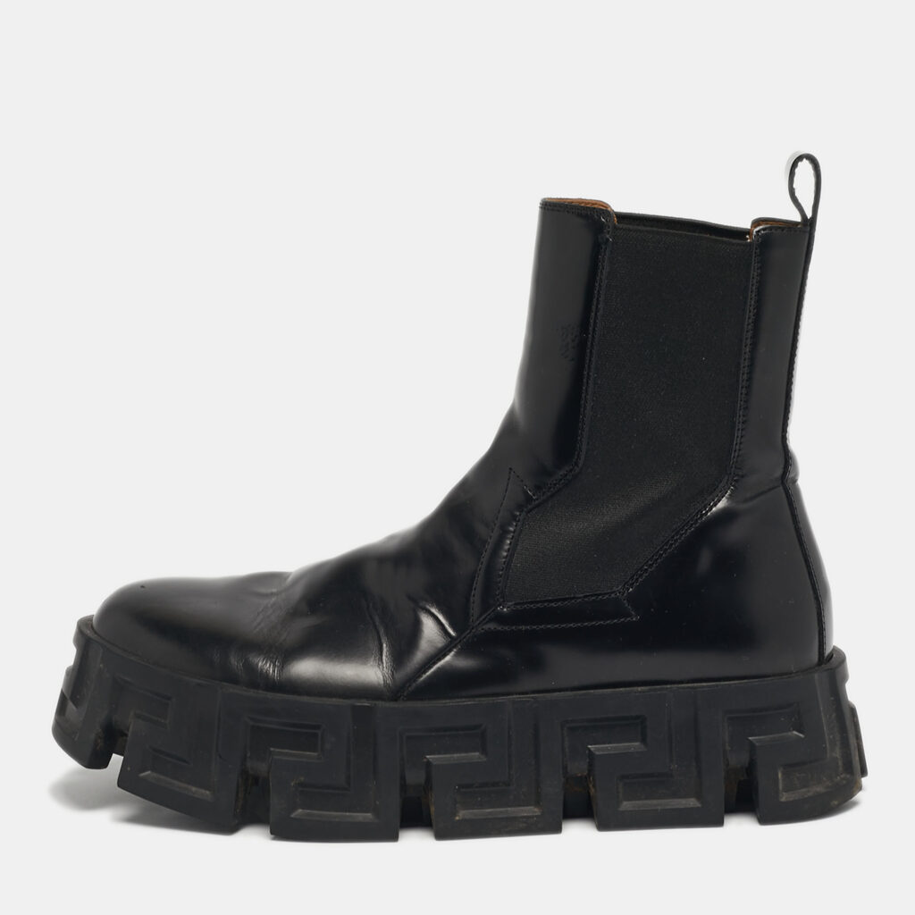 luxury-women-versace-used-shoes-p1246585-001-1.jpg Versace Greca Size 38 Black Leather Ankle Length Boots