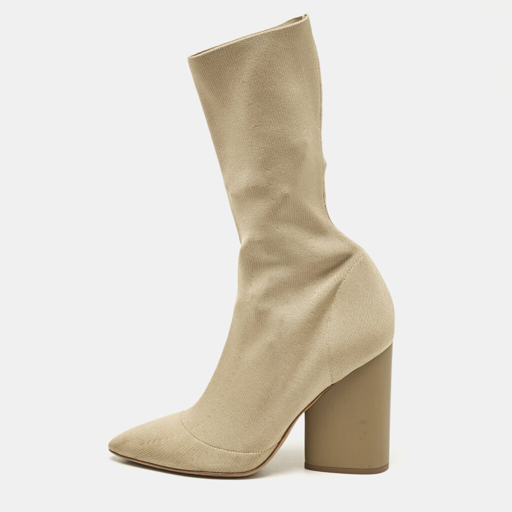 Yeezy Beige Knit Fabric Season 4 Sock Boots Size 37 Yeezy Beige Knit Fabric Season 4 Sock Boots Size 37
